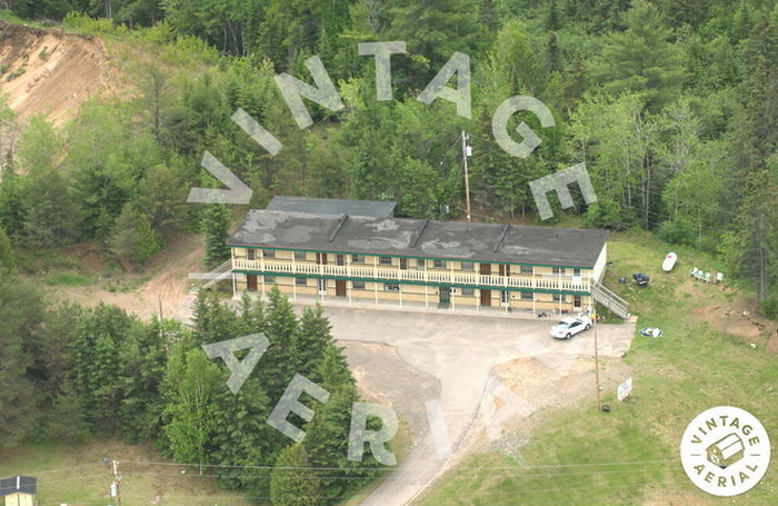 Beekers Grub and Lodging (Corner Cafe & Motel ) - 2004 Photo